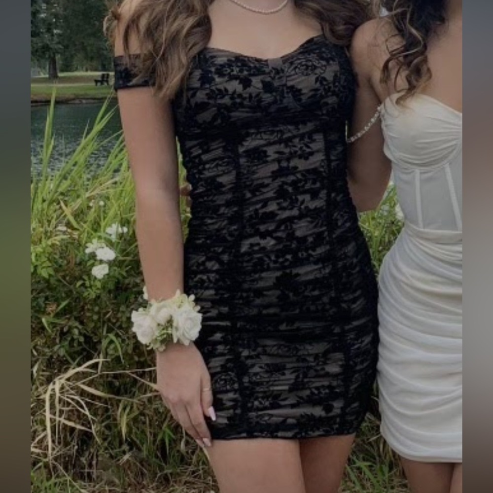 Mini dress black lace